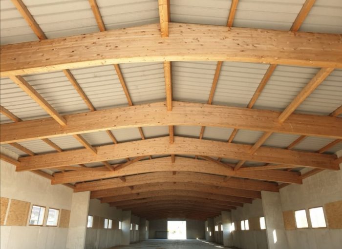 Grosso-Legnoarchitetture-tetti-solai-in-legno-copertura-stalla